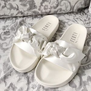 ✨NWT✨ FENTY Puma White Bow Sliders Size 7.5 ☁️